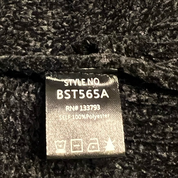 POL Women's Chunky Knit Pullover Sweater in a Size Medium - Picture 7 of 8